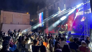 Manu Baba o ehirde hayranlar ile bulutu