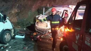 Mardin'de iki kamyonet kafa kafaya çarpıştı: 1 ölü, 3 yaralı