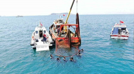 Marmara Denizi'nde 5 bin metrekare boyutunda dev hayalet ağı