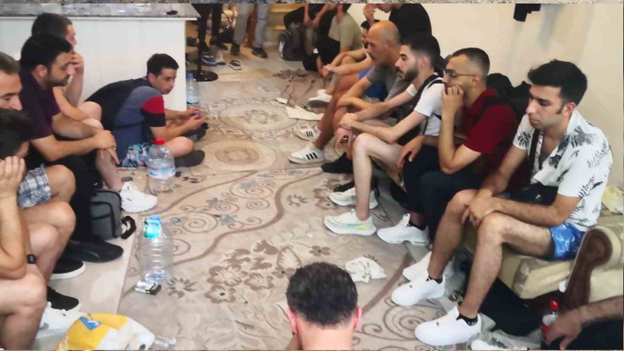 Marmaris'te bir evden 25 düzensiz göçmen çıktı