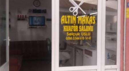 Maske takmamaya direnen müşteri berberi makasla yaraladı