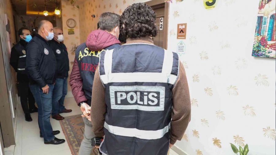 Mersin polisi günübirlik evleri denetledi