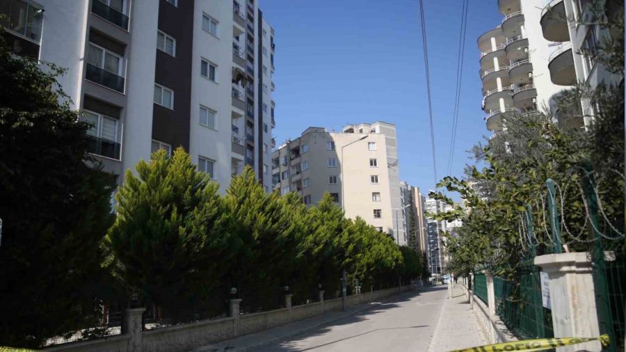Mersin'de depremden etkilenen 3 bina boşaltıldı