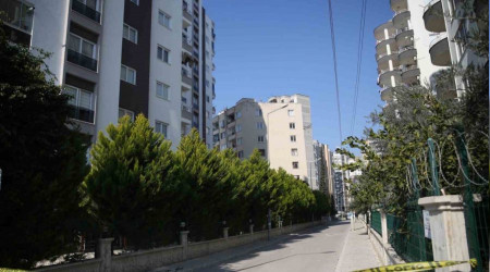 Mersin'de depremden etkilenen 3 bina boşaltıldı