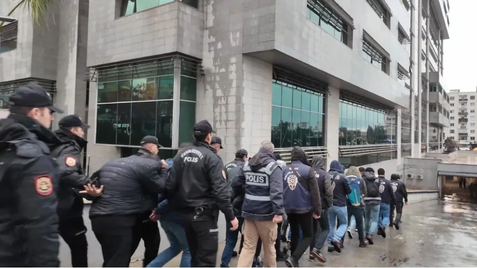 Mersin'de milyarl�k yasa d��� bahis operasyonu: 9 tutuklama