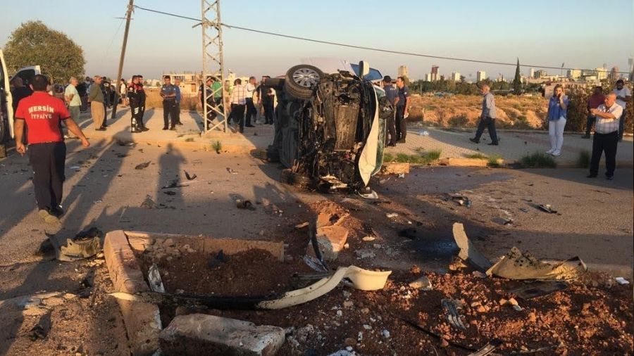 Mersin'de öğrenci servisi ile otomobil çarpıştı