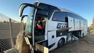 Mersin'de yolcu otobs refje girdi: 13 yaral