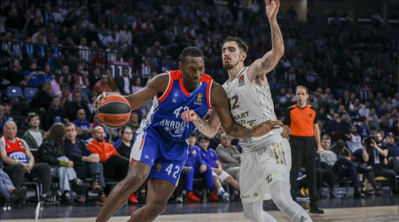 Micic sazı eline aldı, Efes kazandı