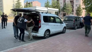 Motosikletle takip ettikleri şahsa kurşun yağdırdılar