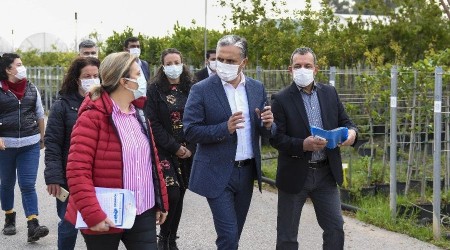 Muratpaşa Belediyesinin balkon bahçeciliği çalışmasıyla toplumu bütünleşiyor