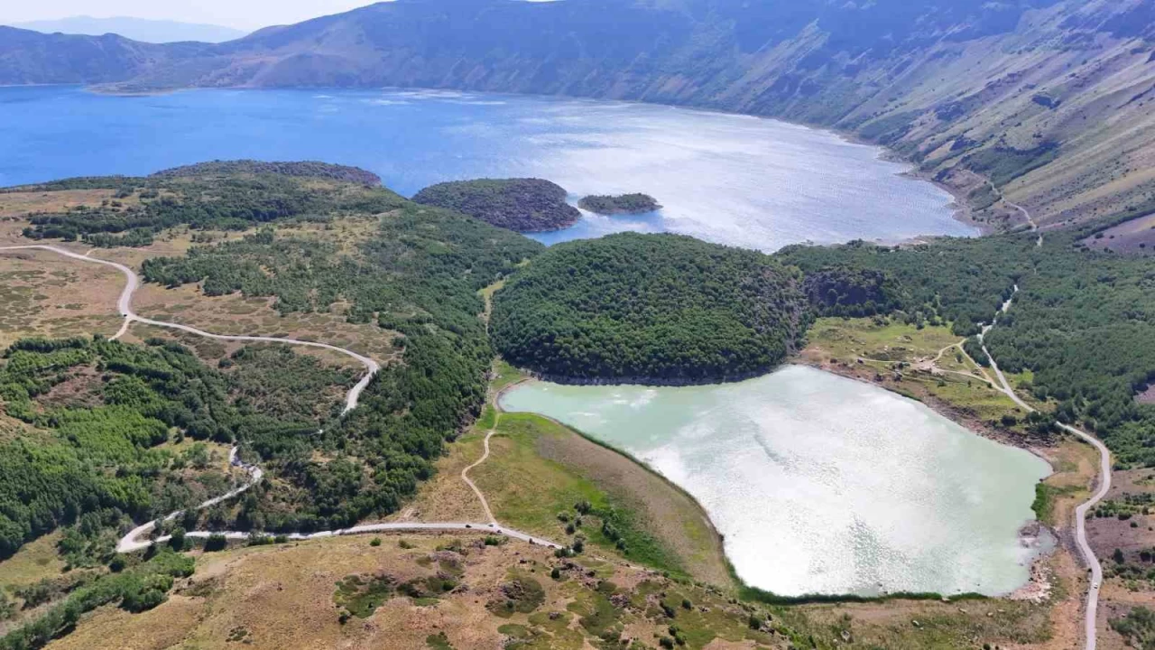 Nemrut Kalderas�'n�n do�al g�zelli�i mest ediyor