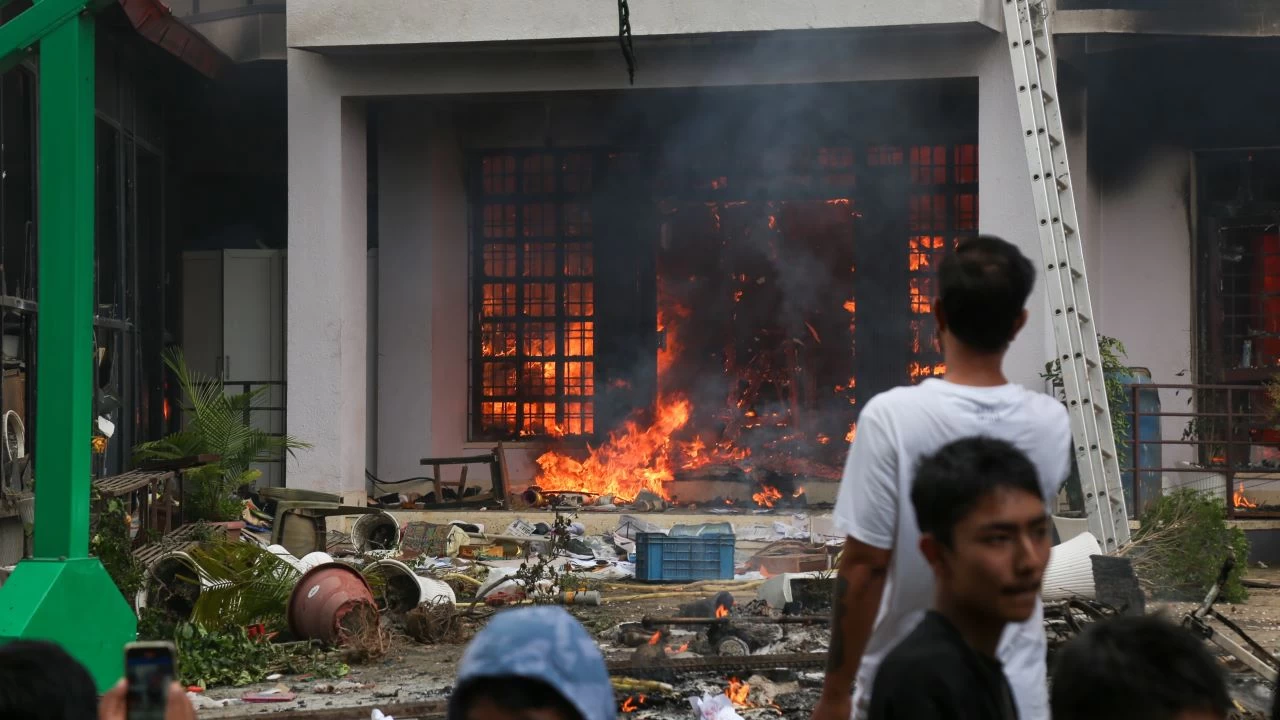 Nepal'de protestolarda �lenlerin say�s� 51'e y�kseldi