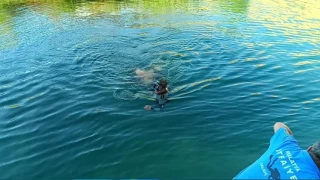 O genç yaşama tutundu