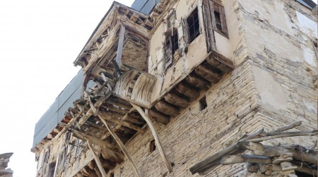 O köy koruma altında