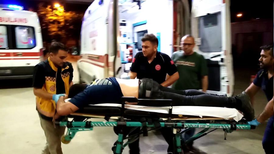 Oda arkada��n� sokakta s�rt�ndan b��aklad�