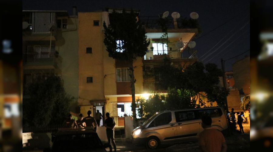 Öldürdüğü annesini çuvala koyup balkonda saklamış