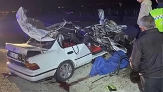Otomobil traktöre arkadan çarptı: 1 ölü, 2 yaralı