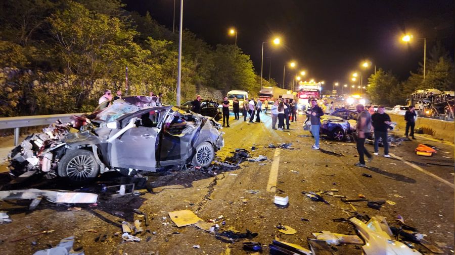 Otoyolda can pazar�: 7 ki�i �ld�, 7 ki�i yaraland�