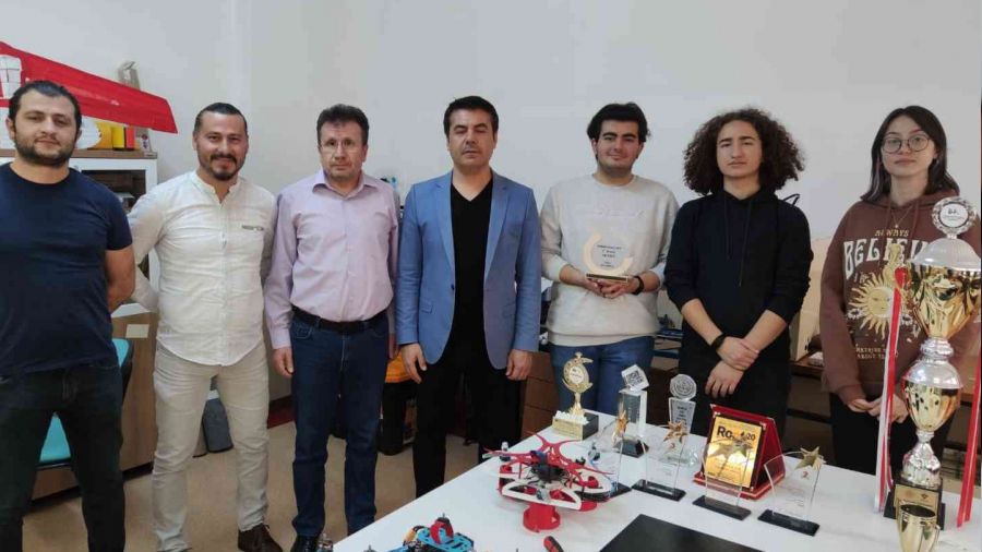 (ÖZEL) Afyonkarahisarlı öğrenciler dünya birincisi oldu