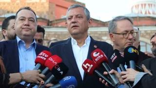Özgür Özel bayram namazını memleketi Manisa'da kıldı