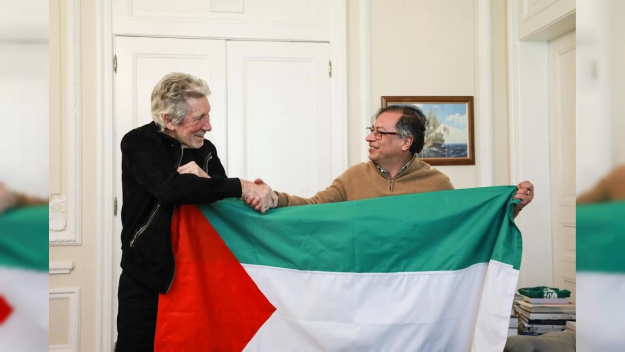 Pink Floyd'un solisti Waters, Kolombiya lideri Petro ile "Filistin" bayra at
