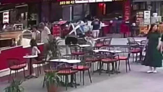 Polisten kaçan şüpheliyi tek yumrukla yere serdi