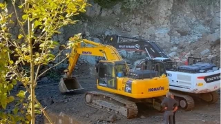 Rize'de sel ve heyelanlar sonras riskli kayalara ilgin temizlik