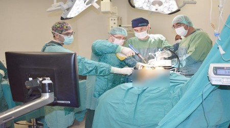 Robotik diz protez ameliyatyla mkemmele yakn sonu