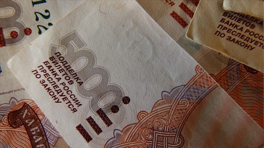 Rus Rublesi doları ezdi geçti