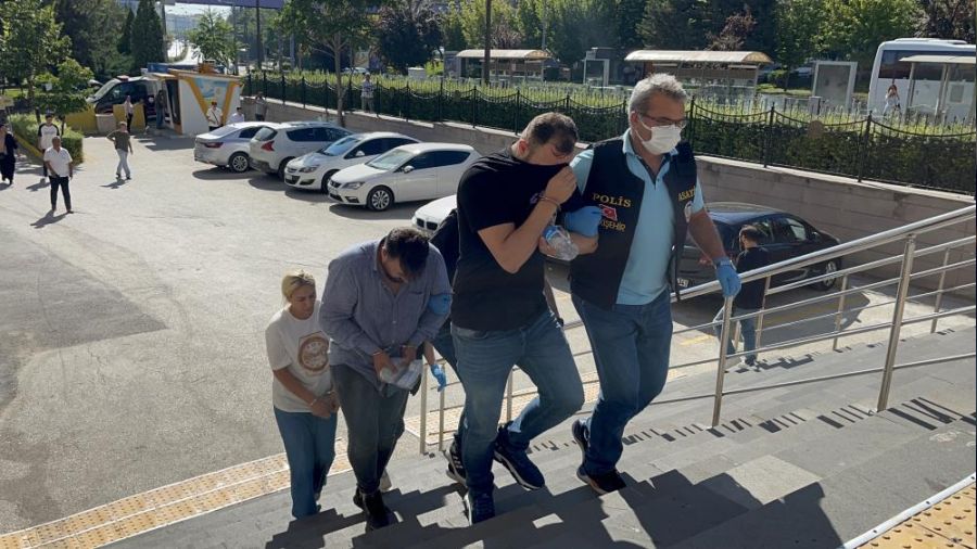 Sahte dekontla 25 ki�iyi doland�rd�lar