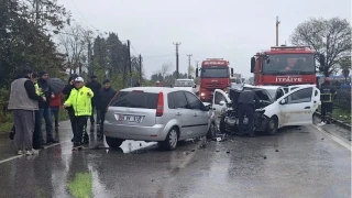 Samsun'da üç aracın karıştığı kaza: 6 yaralı