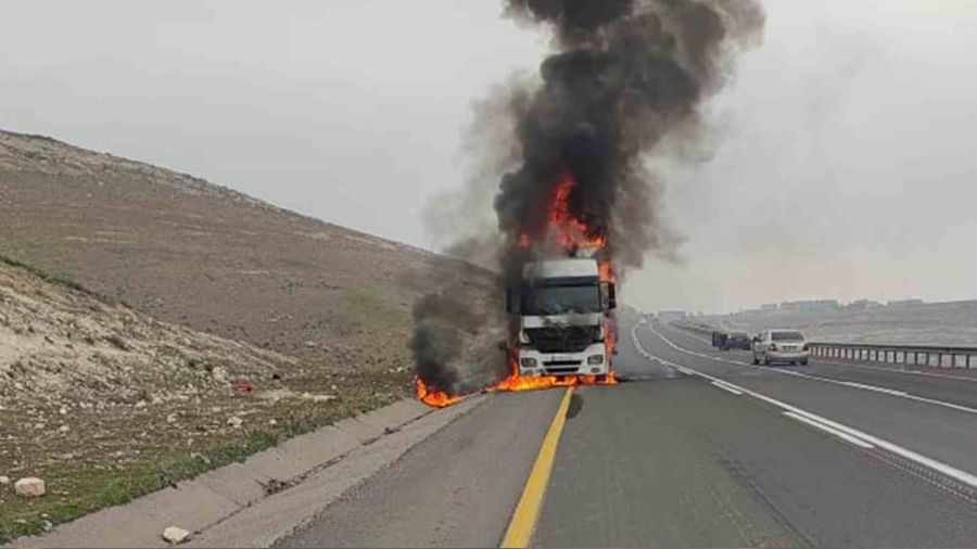 Şanlıurfa'da tır alev topuna döndü