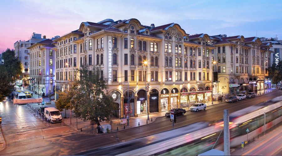 Savaşın faturası Laleli'ye çıktı