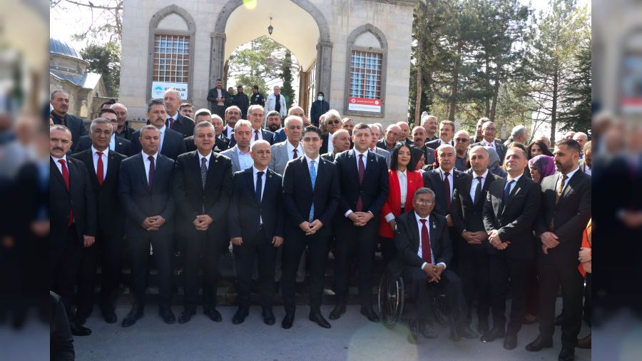 Se�im �al��mas�na kurban keserek ba�lad�lar