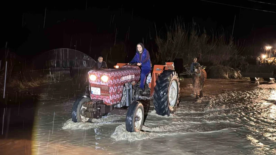 Seydikemer'de su bask�n�: Evler tahliye edildi