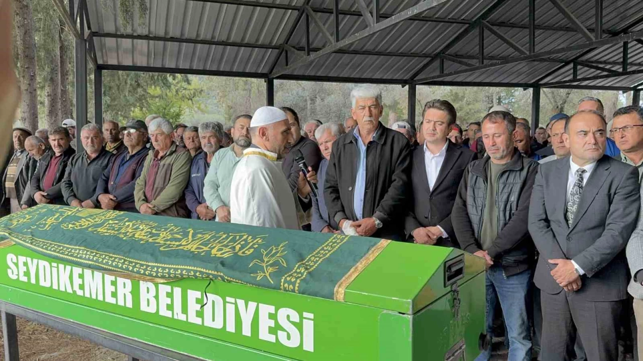 Seydikemer'de zehirlenme phesiyle hayatn kaybeden gen kz son yolculuuna uurland