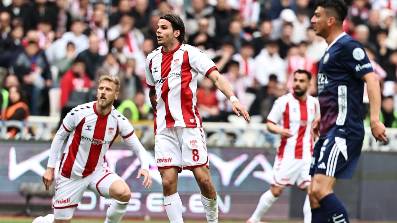 Sivasspor'dan Antalyaspor kar��s�nda kritik galibiyet