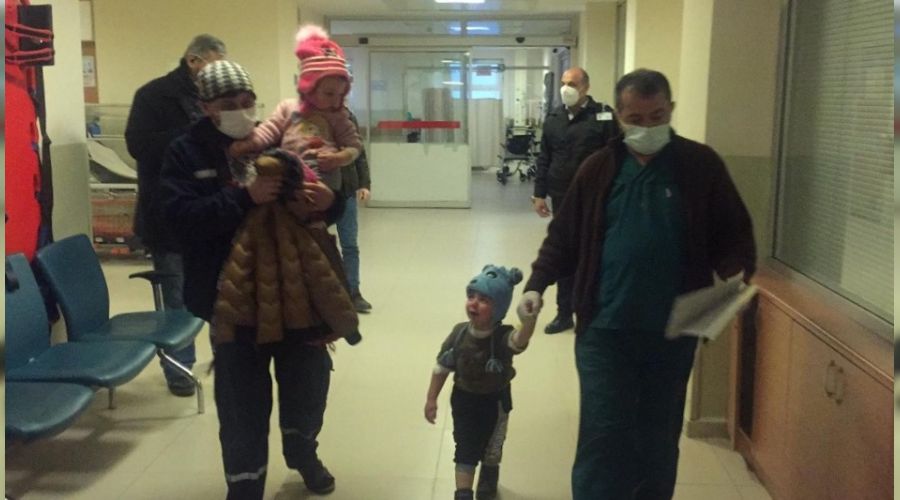 Su yerine tiner i�en ikizler hastanelik oldu