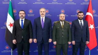 Suriye Dışişleri Bakanı Şeybani ve Savunma Bakanı Kasra Ankara'da Hakan Fidan ile görüştü