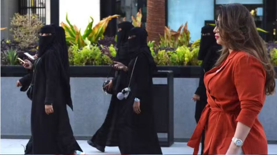 Suudi Arabistan kaplarn yabanc turistlere ayor