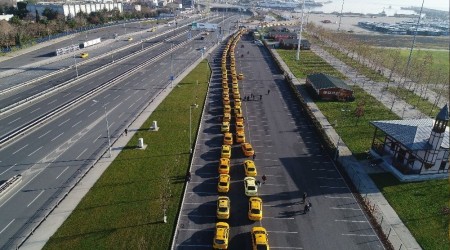 Taksimetre kuyruğuna ikinci gün de devam