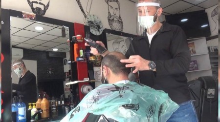 Tam kapanma öncesi berberlerde yoğun mesai