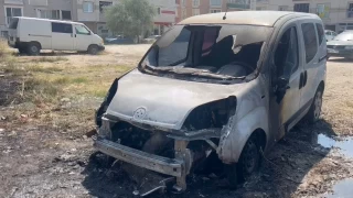 Tarlada balayan yangn, 2 arac kle evirdi