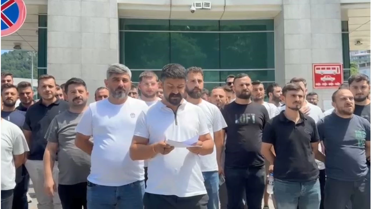 Tır sürücüleri Sarp Sınır Kapısı'nda Gürcistan'a tepki gösterdi