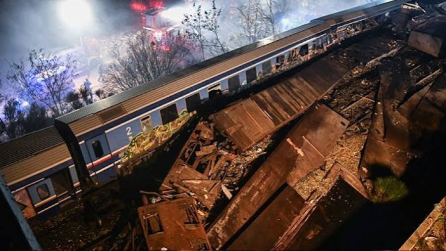Tren kazasında ölenler 57'ye yükseldi