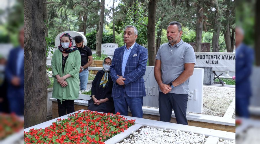 Türk sinemasının unutulmaz ismi Kemal Sunal Zincirlikuyu'daki kabri başında anıldı
