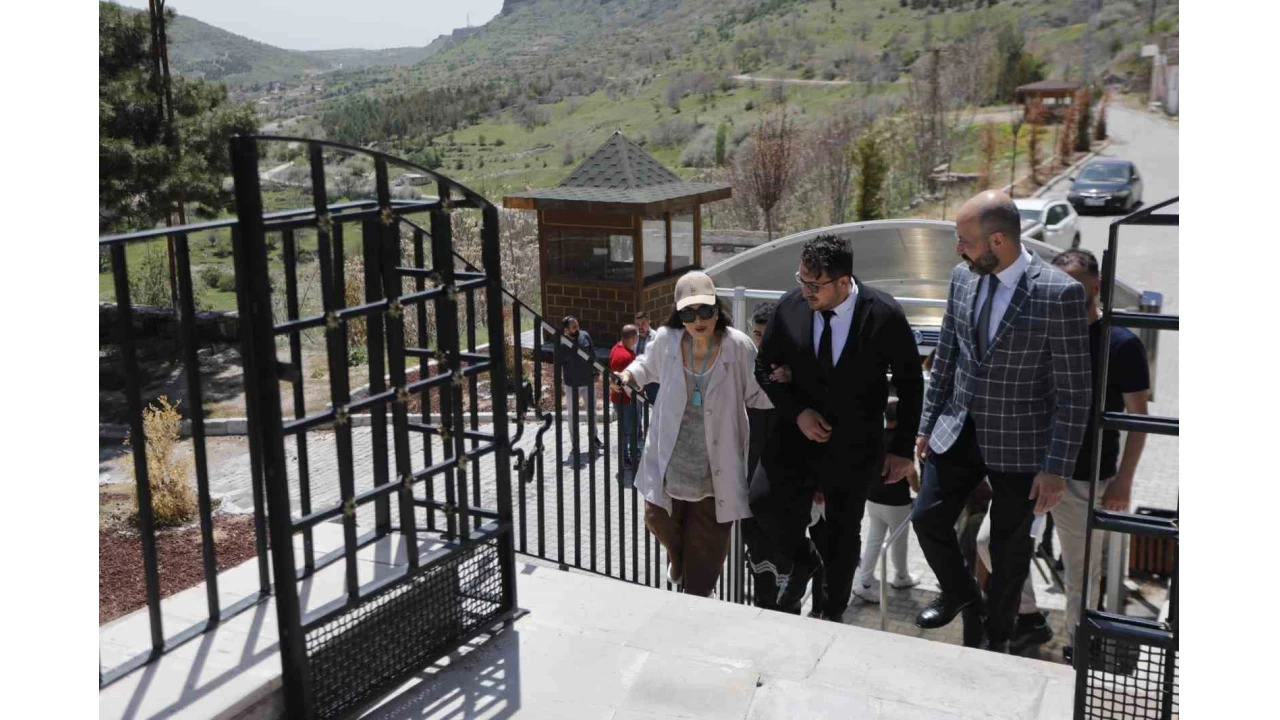 T�rkan �oray, 52 sonra "Mahpus" filminin �ekildi�i mekan� gezdi