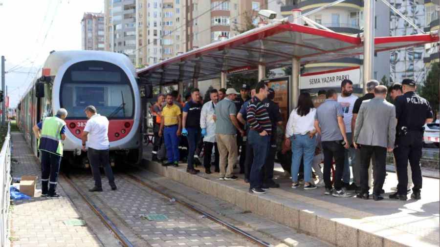 �cretsiz binmek istedi�i tramvay sonu oldu