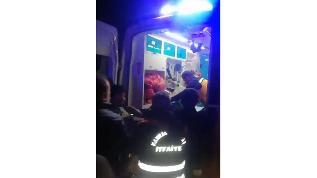 ���nc� kattan ba�ka bir evin �at�s�na d��t�