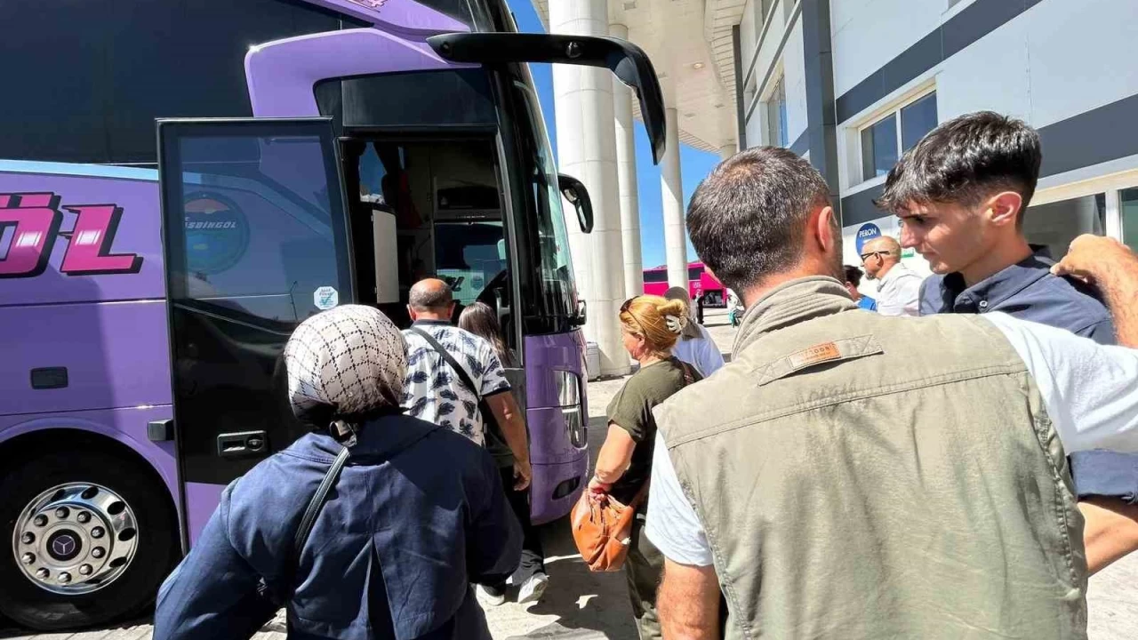 �niversite sezonu a��ld�, otogarlarda yo�unluk ba�lad�